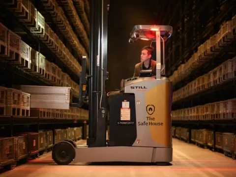 Bên trong kho giữ vàng bạc của giới siêu giàu: Số lượng vàng gửi vào tăng mạnh, thỏi nặng nhất trị giá 2,2 triệu USD