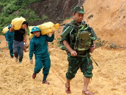 Thủ tướng yêu cầu xuất cấp gạo, hỗ trợ lương khô, thuốc men cho vùng lũ miền Trung