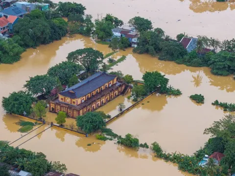 Đại Nội Huế ngập trong nước lụt, Phó thủ tướng yêu cầu bảo vệ di tích