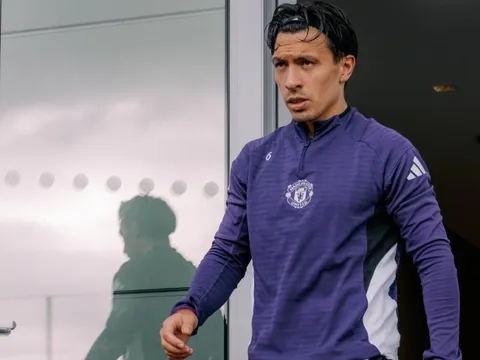 Vết sẹo đáng sợ của cầu thủ MU gây bão