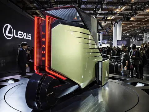 Bên trong chiếc 'bật lửa' khổng lồ đeo logo Lexus