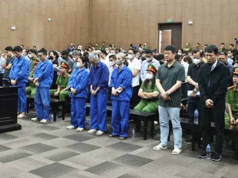 Nhóm bị cáo là cựu cán bộ, công chức nêu muôn vàn lý do khi vào khách sạn Pullman đánh bạc