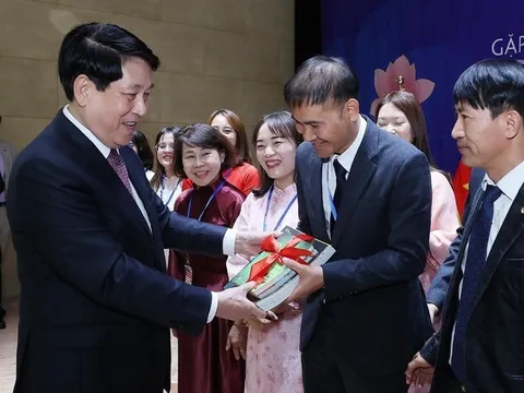 Chủ tịch nước gặp mặt cộng đồng người Việt Nam tại đông nam Hàn Quốc