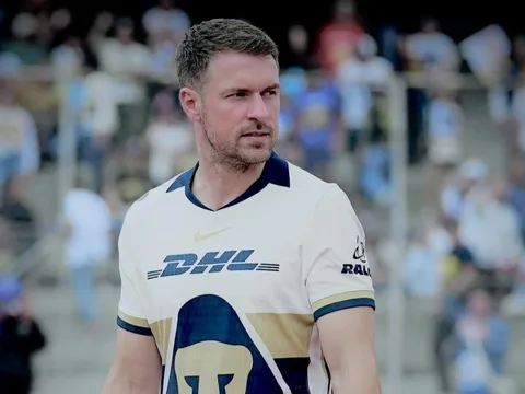 Ramsey nối gót James, rời Mexico