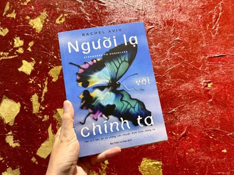 Câu chuyện về những chiếc nhãn dán bệnh lý và bản ngã bị đánh mất