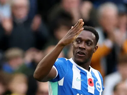 Welbeck lại gây ngỡ ngàng