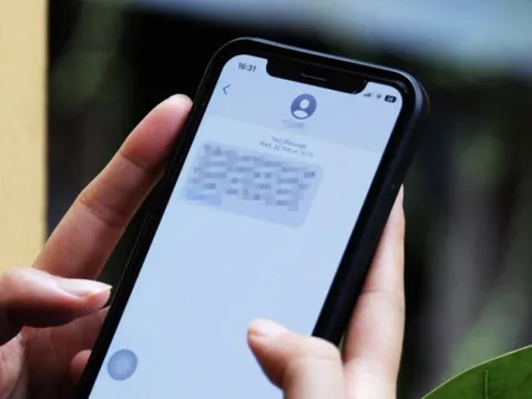 Thấy con báo nhận “học bổng du học Canada”, gia đình chuyển 1 tỷ đồng mới phát hiện sự thật sốc