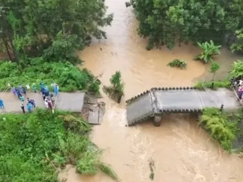 Sập cầu ở Quảng Ngãi