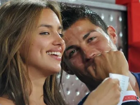 Chia tay Ronaldo, siêu mẫu mất 11 triệu người theo dõi