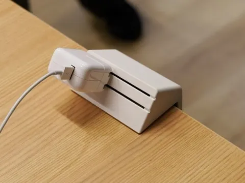 Phát minh ổ cắm lạ kỳ của người Nhật