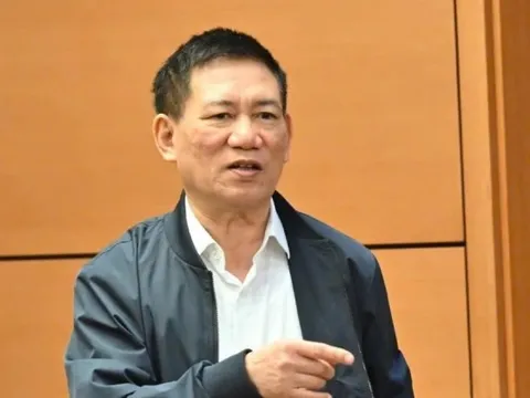 Phó Thủ tướng Hồ Đức Phớc lý giải việc mua bảo hiểm 'đóng tiền vào thì dễ, rút ra rất khó'