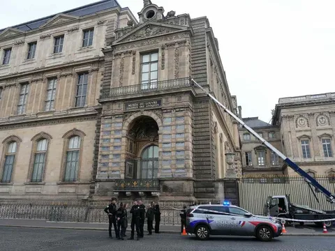 Thông tin sốc về những tên cướp bảo tàng Louvre vừa bị bắt