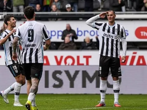 Đội bét bảng Hà Lan tạo địa chấn với chiến thắng 8-2