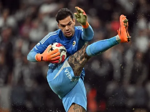 Cảnh tượng gây sốc của Ederson