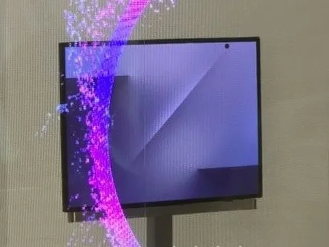 Ảnh thực tế smartphone gập ba của Samsung