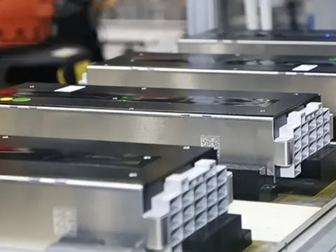 Trung Quốc tung sản phẩm gây chú ý toàn cầu: Pin xe điện bị khoan và đâm bằng đinh vẫn không cháy nổ, chạy 1.300 km với 1 lần sạc