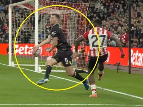 Quyết định gây phẫn nộ tại Premier League