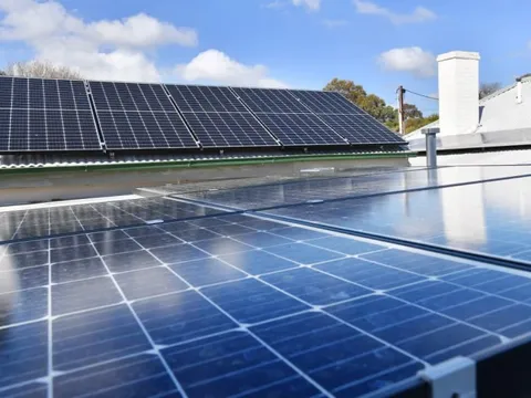 Úc cung cấp ba giờ điện mặt trời miễn phí mỗi ngày cho người dân