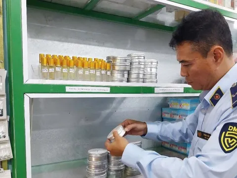 QLTT TP HCM kiểm tra đột xuất 3 hộ kinh doanh và 1 kho hàng