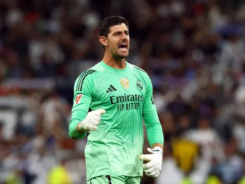 Courtois cứu thua gây kinh ngạc
