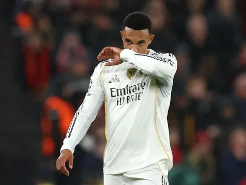 Anfield lột trần Real Madrid