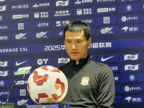 HLV mới của tuyển Trung Quốc gây tranh cãi