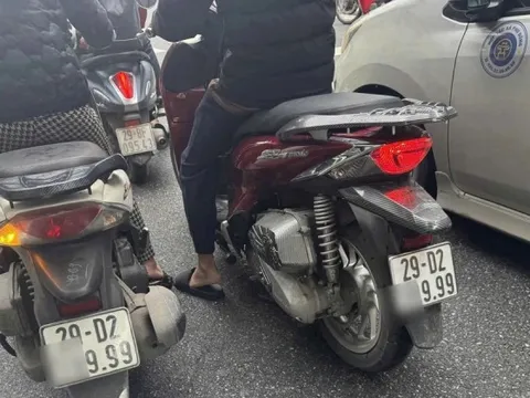 Xử lý người phụ nữ tự mua biển số '9999' lắp vào xe máy để lưu thông