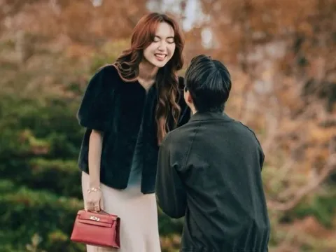 Rich kid Chloe Nguyễn được cầu hôn