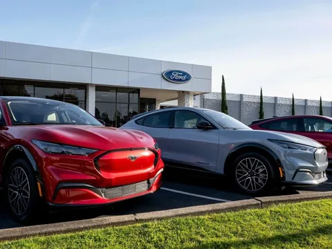Doanh số xe điện của Ford 'tụt dốc không phanh' khi hết trợ cấp