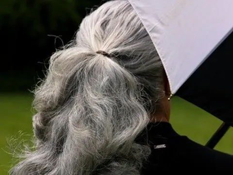 Mái tóc tiết lộ nhiều tình trạng sức khỏe của cơ thể hơn bạn nghĩ