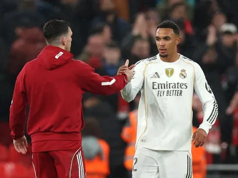 Carragher: 'Alexander-Arnold đã đánh lừa chúng tôi'