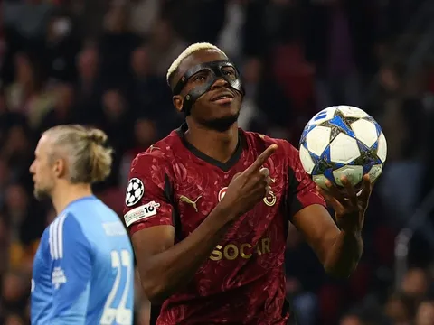 Sát thủ khiến Champions League rung chuyển