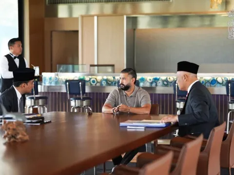 Tunku Ismail ra tay cứu bóng đá Malaysia