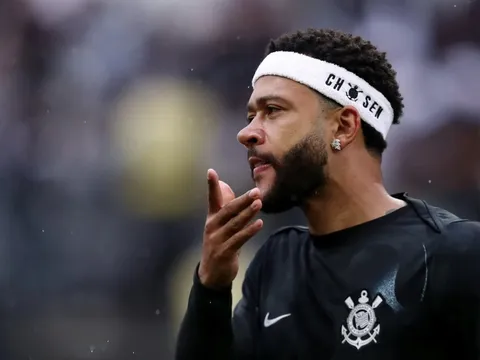 Depay hành xử đẹp