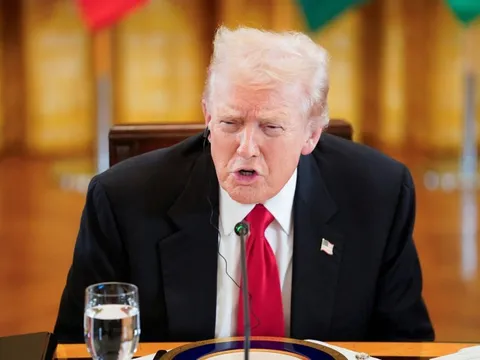 Ông Trump cảnh báo Mỹ có thể 'thành nước Thế giới thứ ba' nếu tòa án bác chính sách thuế quan