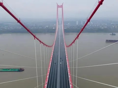 Trung Quốc chính thức thông xe cầu dây văng 2 tầng đầu tiên trên thế giới