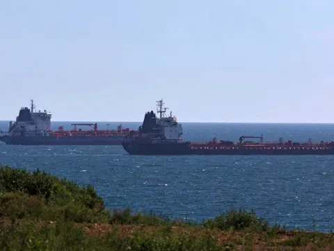 Gần 400 triệu thùng 'trôi dạt' trên biển không có người mua, Nga hạ giá dầu ở mức sâu kỷ lục, chịu áp lực lớn khi 2 tập đoàn lớn bị trừng phạt