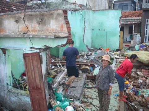 Tổng Bí thư Tô Lâm, Thủ tướng Phạm Minh Chính gửi lời thăm hỏi bà con bị thiệt hại do bão Kalmaegi