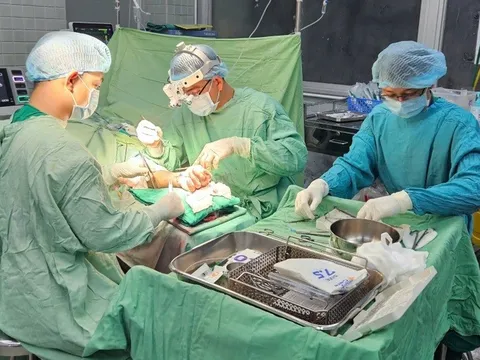 Ẩu đả với hàng xóm, người đàn ông 40 tuổi bị chém đứt cả 2 bàn tay