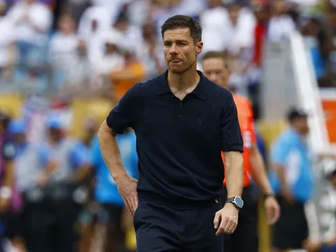 Xabi Alonso đối mặt nguy cơ mất kiểm soát phòng thay đồ Real Madrid