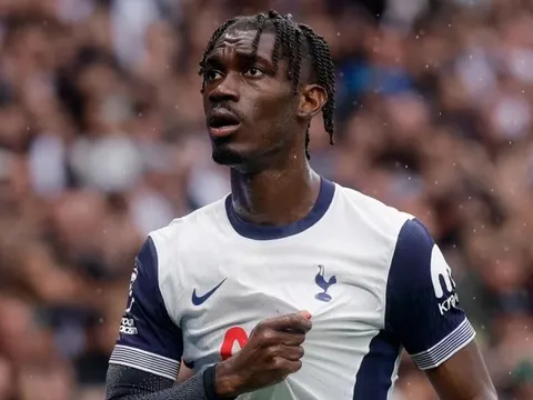 Cầu thủ Tottenham mất bộn tiền trong vụ lừa đảo