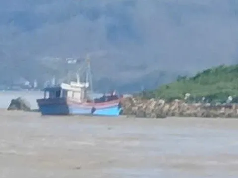 Hai ngư dân đi cứu tàu rồi bị dòng nước cuốn trôi đã được cứu sống