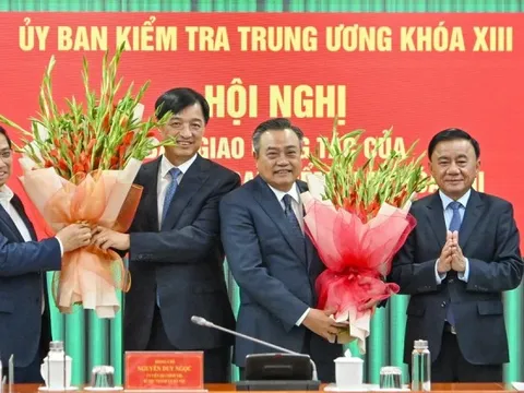 Bàn giao công tác của Chủ nhiệm Ủy ban Kiểm tra Trung ương