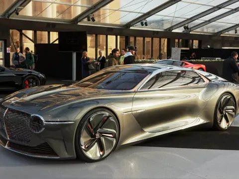 Bentley 'quay xe', không từ bỏ động cơ xăng