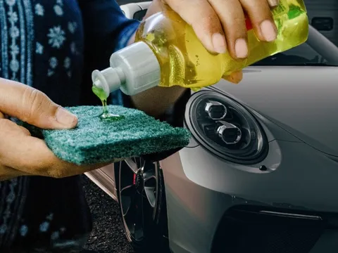 Dùng nước rửa chén để rửa xe được không?