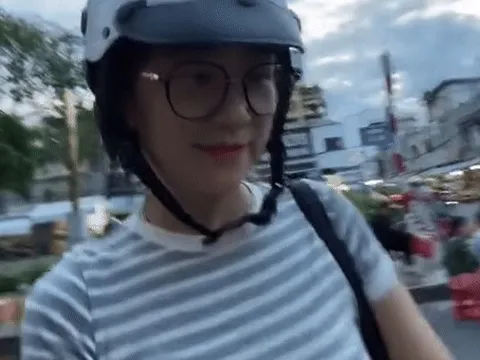 Mẹ 42 tuổi bị nhầm là chị gái của con 16 tuổi