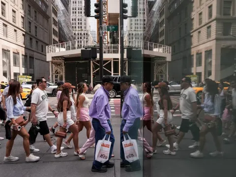 Dân văn phòng Mỹ mất việc không chỉ vì AI