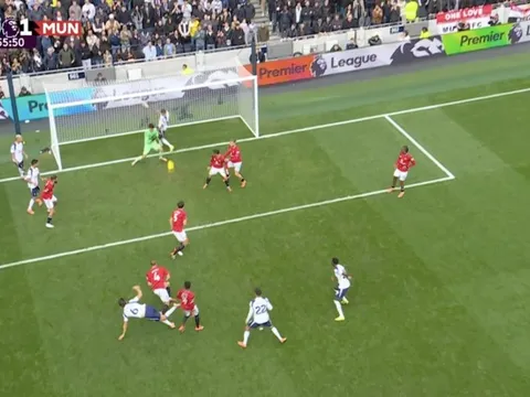 Lammens gây sốt với pha cứu thua khó tin