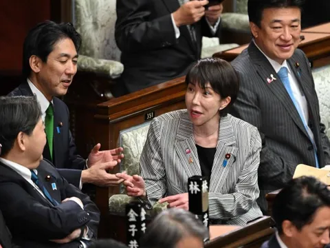 Thủ tướng Nhật Bản muốn giảm lương của bản thân và nội các