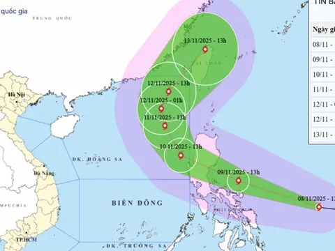 Bão Fung Wong mạnh cấp 15, giật cấp 17, sắp vào biển Đông